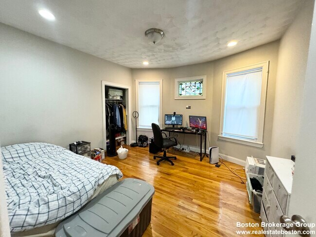 Foto del edificio - 157 E Cottage St