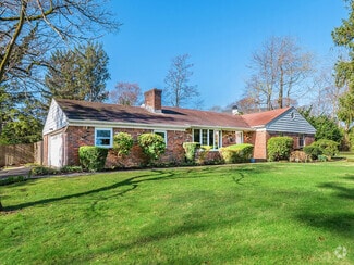 Building Photo - 17 Beechwood Dr