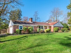 Building Photo - 17 Beechwood Dr