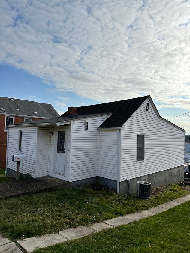 Primary Photo - 33 Leet St