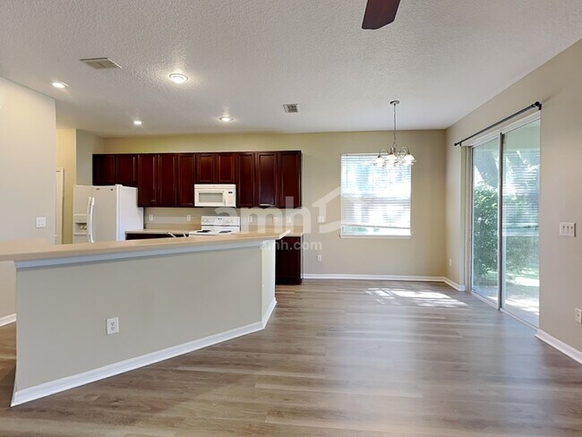 Foto del edificio - 508 Azalea Bloom Dr