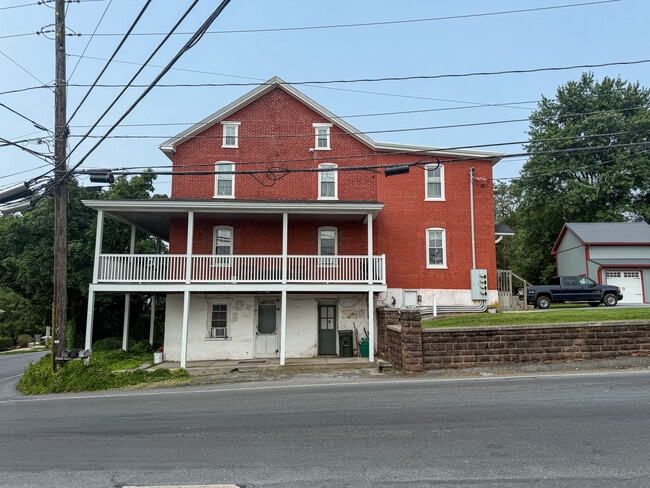 Building Photo - 504 Fivepointville Rd