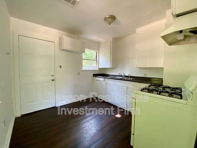 Foto del edificio - 2221 Freewater St