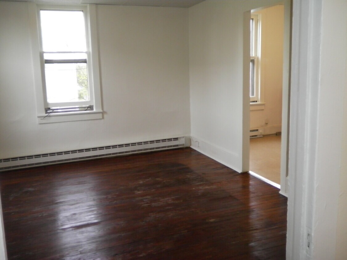 living room - 213 West St