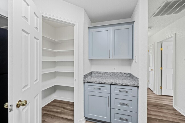 Kitchen an pantry - 502 Rockmoor Dr