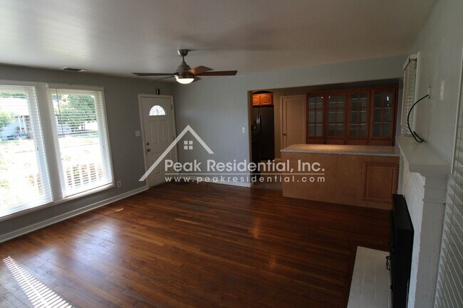 Building Photo - 2 br, 1 bath House - 2401 Cathay Way