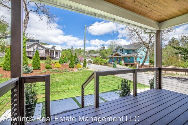 Foto del edificio - 4 br, 4.5 bath House - 405 Stratford Road