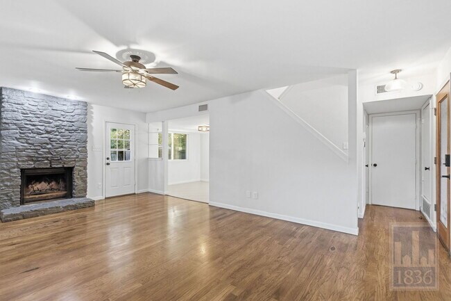 Foto del edificio - 7508 Elderberry Dr