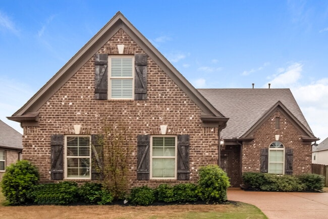 Building Photo - 3145 Pinetree Loop N