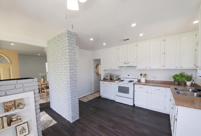 Building Photo - 15552 Cornuta Ave