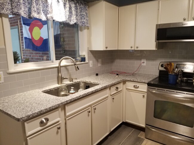 Foto del edificio - 1207 Castlerock Dr