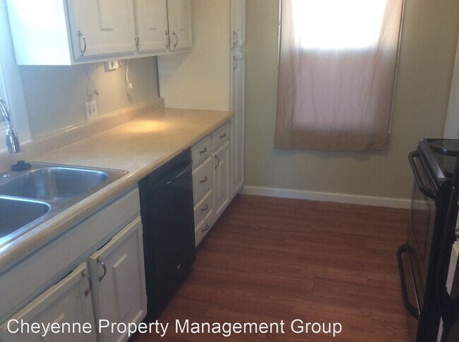 Foto del edificio - 3 br, 1 bath House - 1700 E 22nd St
