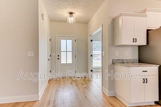 Foto del edificio - 871 Sweet Grass Cir