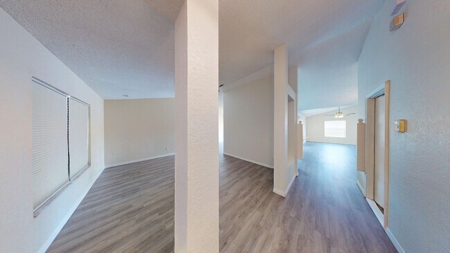 Building Photo - Beautiful 3 Bed/2 Bath Single Family Home ...
