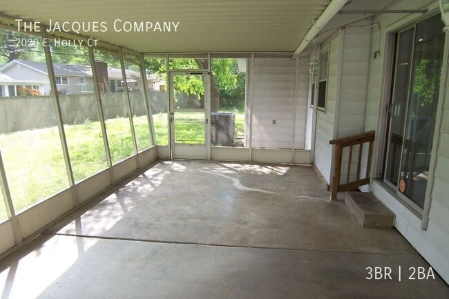 Building Photo - 2020 E Holly Ct