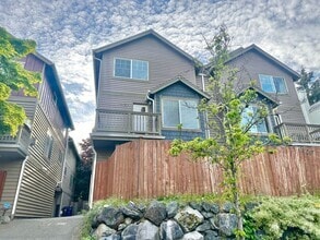 Building Photo - 9219 Interlake Ave N