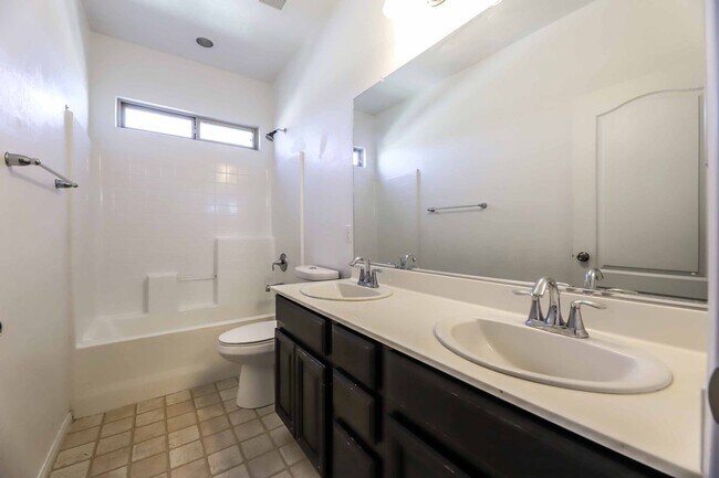 Foto del edificio - 4 BEDROOM HOUSE IN HENDERSON!!