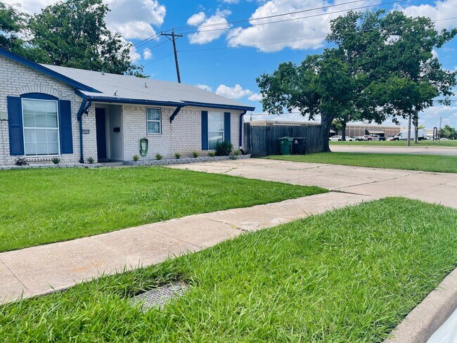 Foto del edificio - 3400 Pleasant Valley Ln