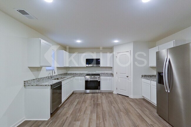 Building Photo - 12 Marbury Dr