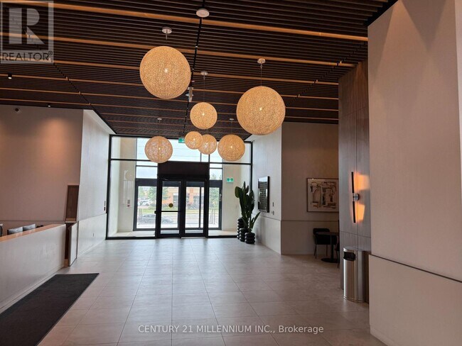 Building Photo - 15 Skyridge Dr