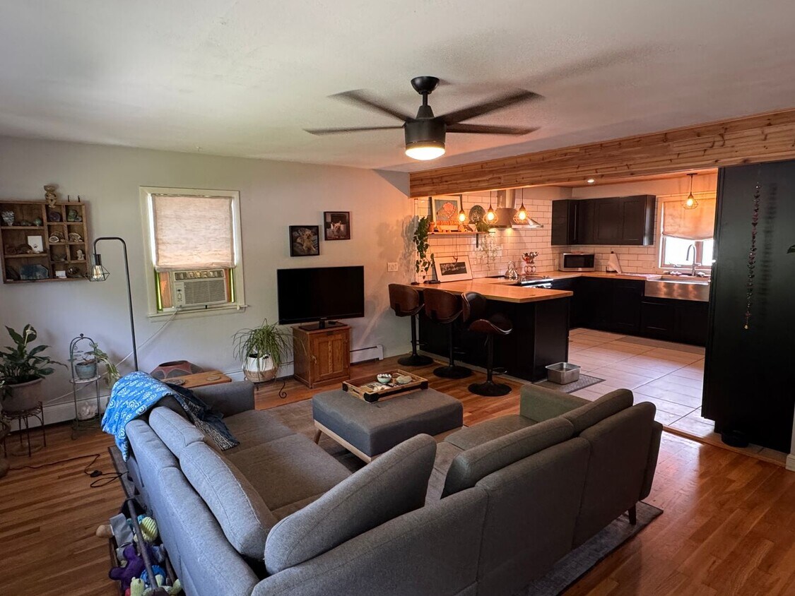 Foto principal - Beautifully Maintained 2 Bedroom Single Fa...