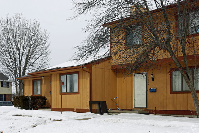 Foto del edificio - Last Farm Townhouses