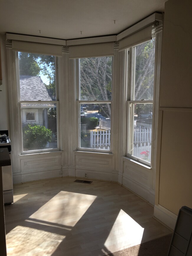 Dining area - 1171 Hester Ave