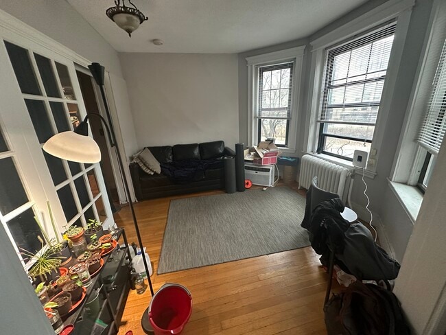 Building Photo - 120 Riverway