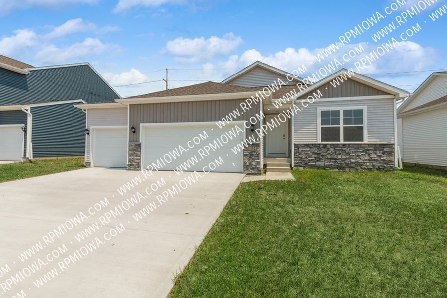 FINISHED BASEMENT!! 4 Bed, 3 Bath Home in House for Rent in