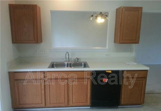 Building Photo - 1546 Kindred Cir NW