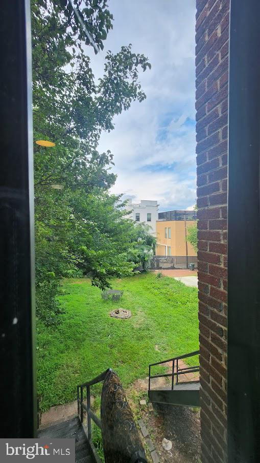 Building Photo - "Chic & Cozy 1-Bedroom Condo with Gleaming Hardwood Floors in the Heart of DC!"