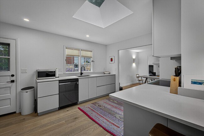Foto del edificio - 1624 W 50th St