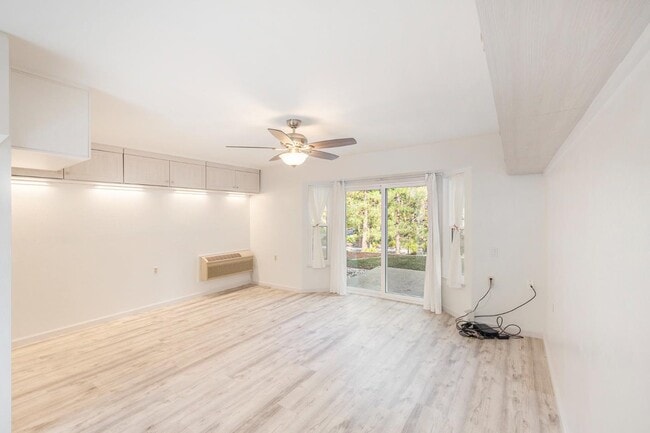 Foto del edificio - 1501 Skycrest Dr