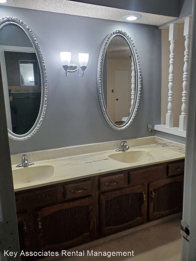 Foto del edificio - 3 br, 2.5 bath House - 2122 NW Kendall