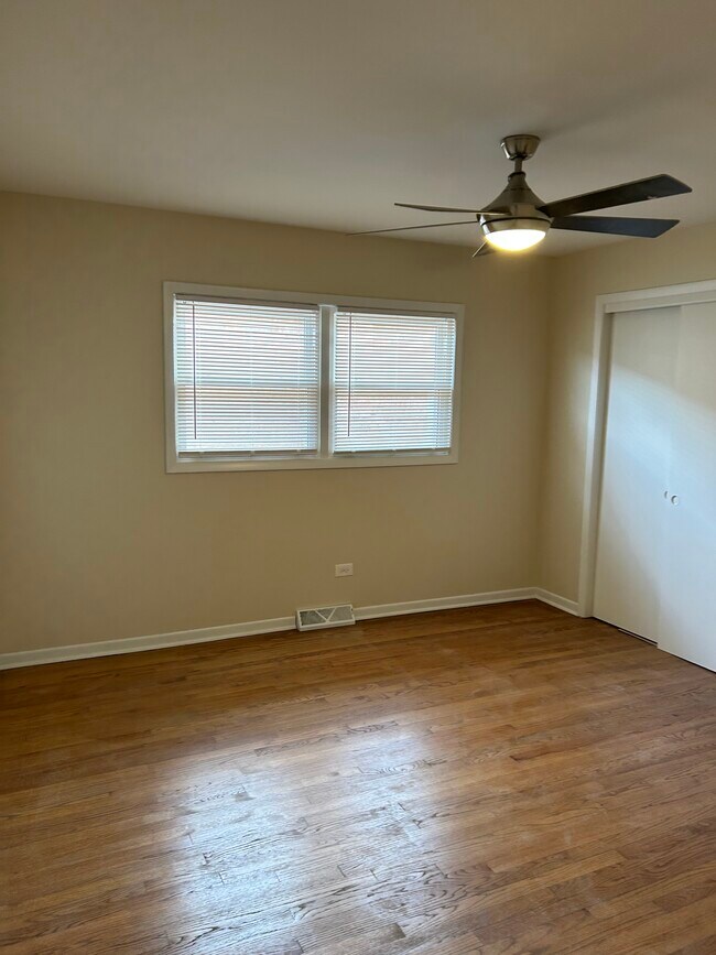 Building Photo - 2247 W 79th Pl