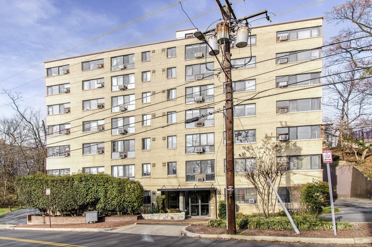 Primary Photo - 3901 Tunlaw Rd NW