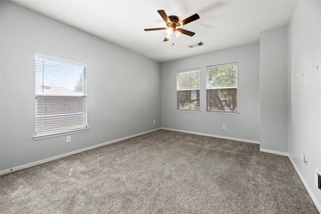Foto del edificio - 16127 Spur Canyon Ct