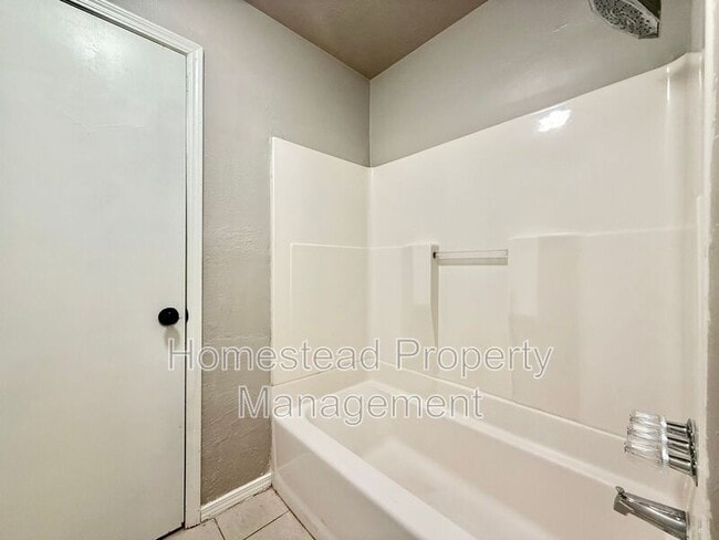 Foto del edificio - 146 Barrett Pl