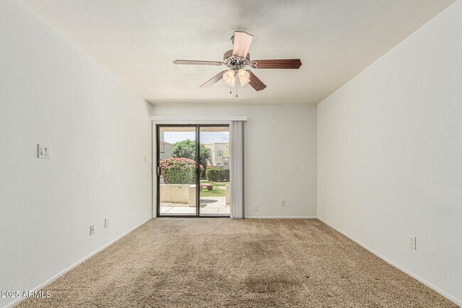 Building Photo - 985 N Granite Reef Rd