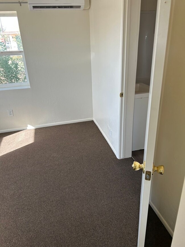 Building Photo - Winslow Home For Rent