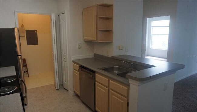 Foto del edificio - 5805 Legacy Crescent Pl