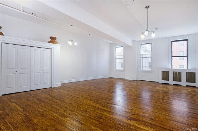 Building Photo - 25 N Broadway