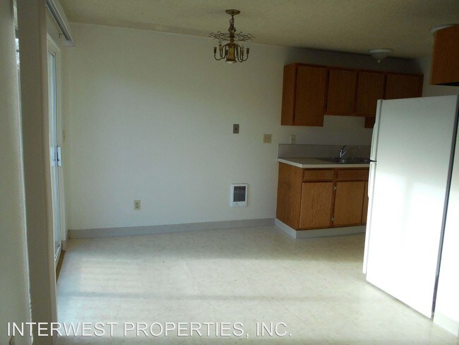 Building Photo - 8231 N Fessenden St