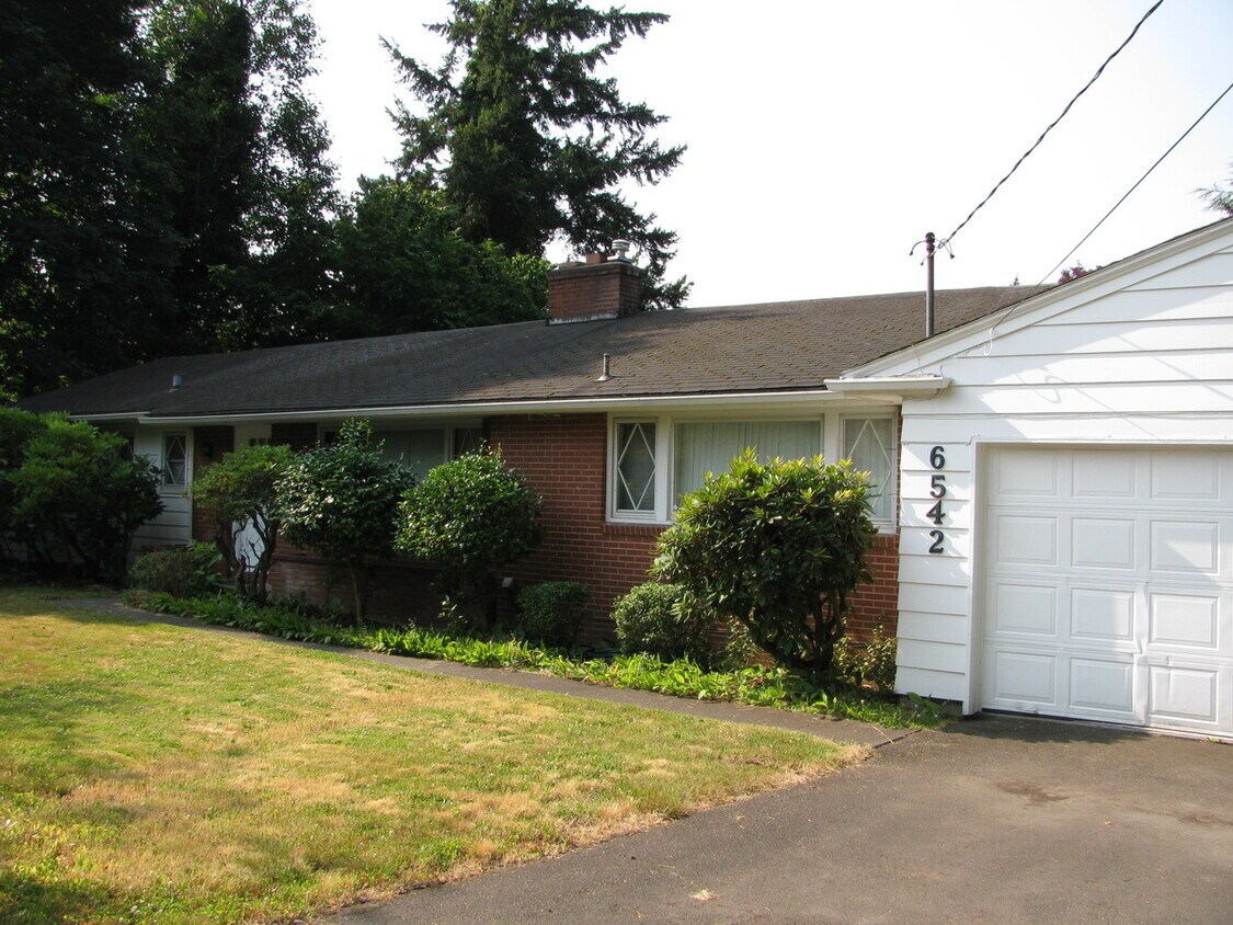 Building Photo - 6542 SW Seymour St