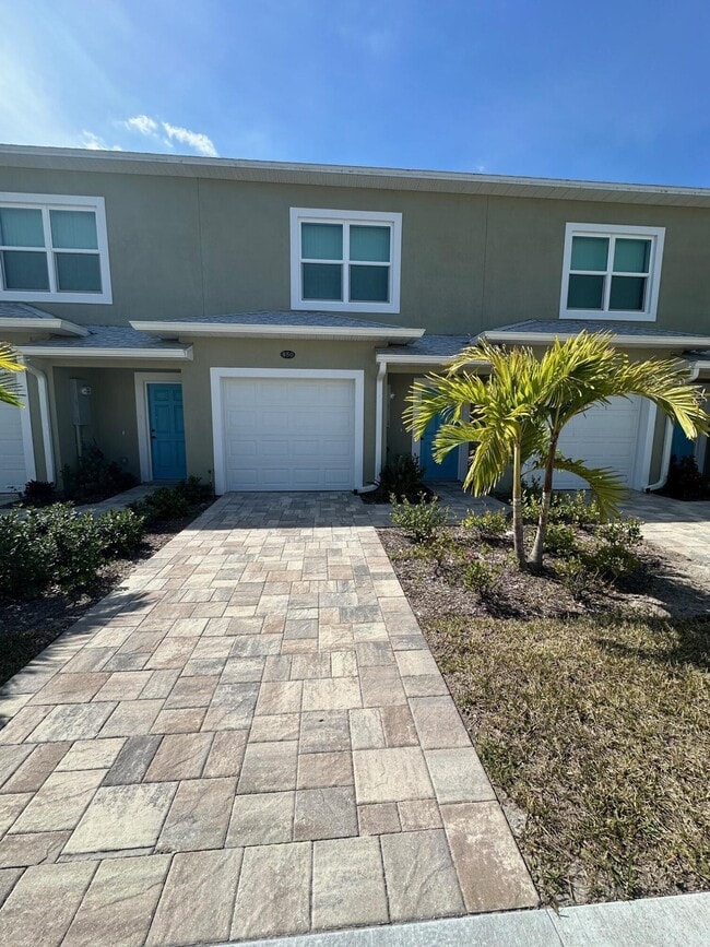 Building Photo - 900 Paddleboard Ct