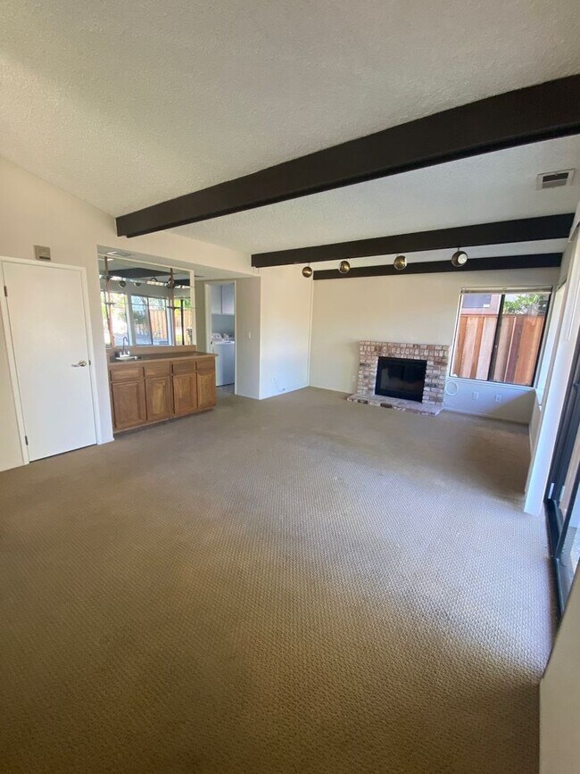 Foto del edificio - Large 4 Bedroom / 2.5 Bath House in Foster...