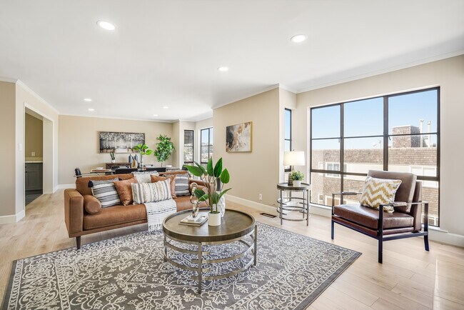 Building Photo - 454 Corbett Ave