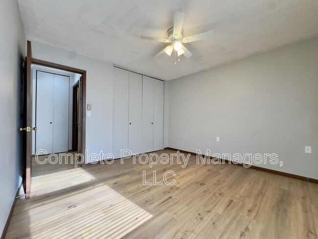 Building Photo - 208 Franke St