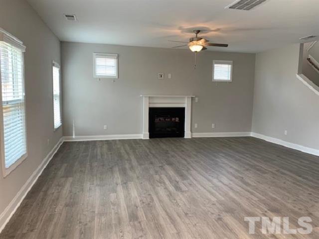 Building Photo - Beautiful 3 Bedroom 2.5 Bath Home Availabl...
