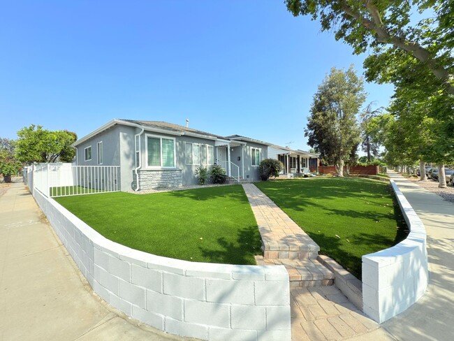 Building Photo - Rare North Hollywood Home with Bonus Space...